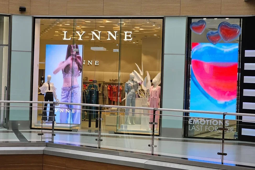Lynne Mall p3 3000nits