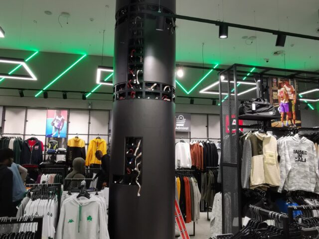 Εγκατάσταση digital signage -Admiral Ermou Cylindrical Screen p2,5 by Kotsovolos team