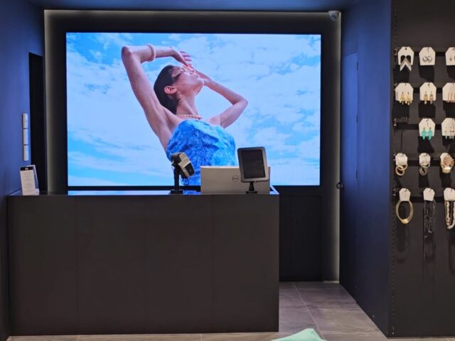 Εγκατάσταση digital signage -BSB Chania p1.9 900nits
