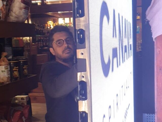 Εγκατάσταση digital signage -Cava Canava sliding screen p3.9 4500nits