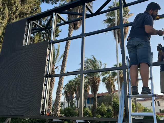 Εγκατάσταση digital signage -Cyprus Outdoor project p4.81 9.000nits by Kotsovolos team
