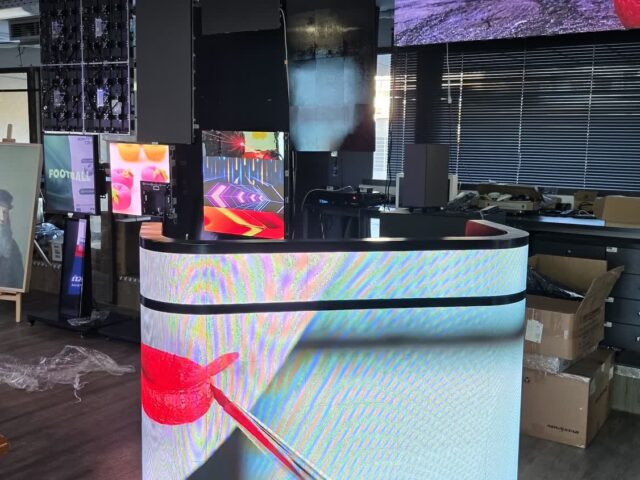 Εγκατάσταση digital signage -Dj Booth for Jackaroo p1,86 GOB