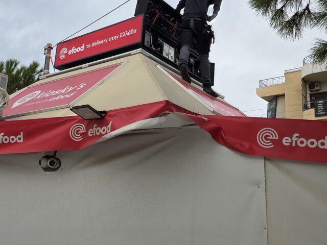Εγκατάσταση digital signage -Efood Kiosks p3 5500nits by Kotsovolos team