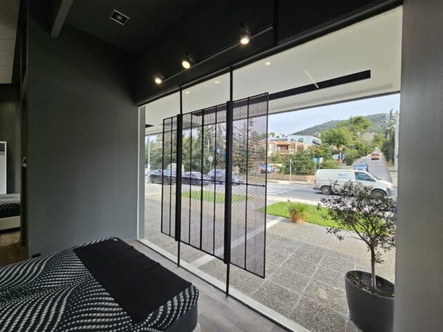 Εγκατάσταση digital signage -Elite Strom Ekali 3.9 4500nits transparent