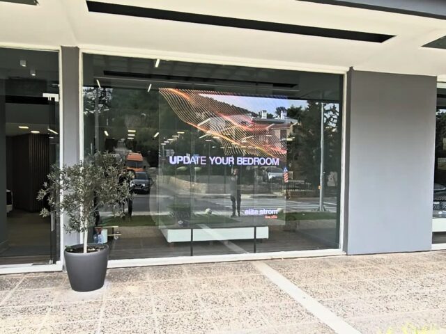 Εγκατάσταση digital signage -Elite Strom Kolonaki p3.9 4500nits transparent screen