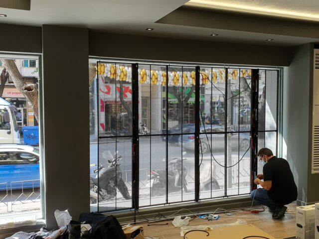 Εγκατάσταση digital signage -Elite Strom Thessaloniki p3.9 4500nits transparent screen