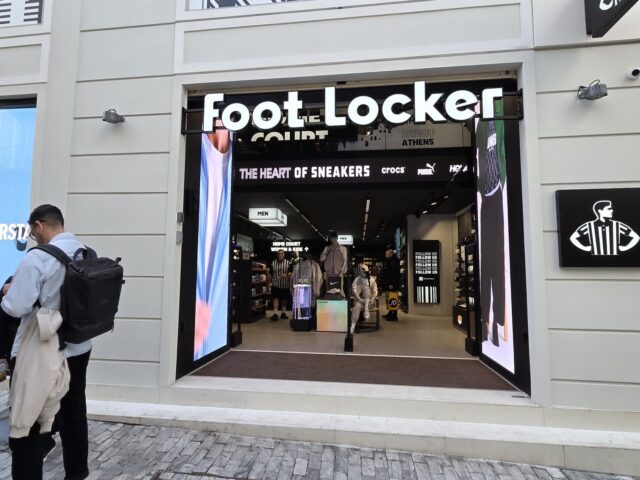 Εγκατάσταση digital signage -Foot locker Ermou