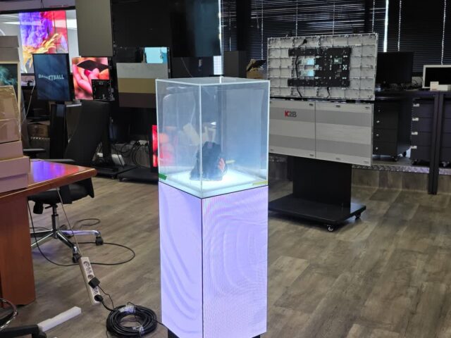 Εγκατάσταση digital signage -Foot locker shoe pedestal by Kotsovolos team p1.53 COB