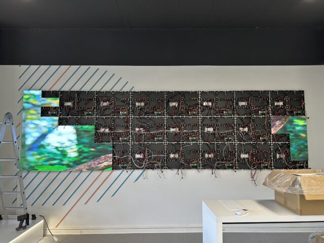 Εγκατάσταση digital signage -Kotsovolos meeting room Agia Paraskevi