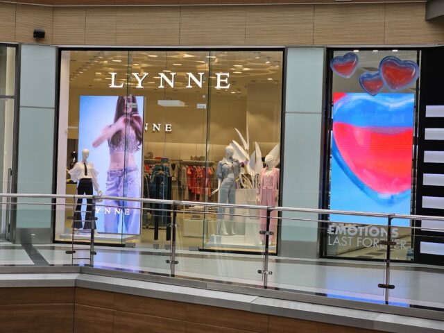 Εγκατάσταση digital signage -Lynne Mall p3 3000nits