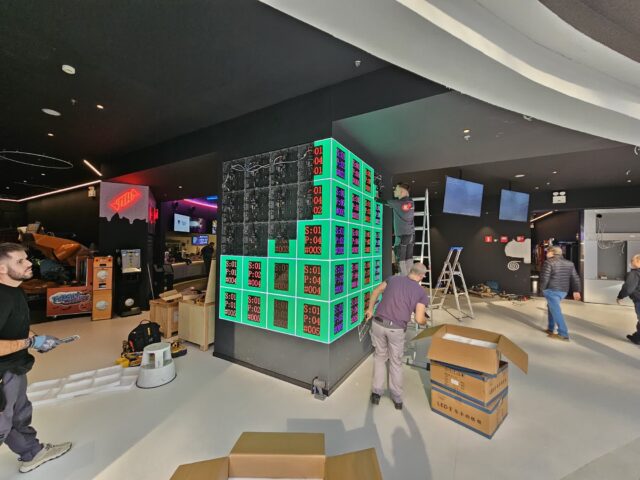 Village Cinemas The Mall p1,86 GOB corner screen